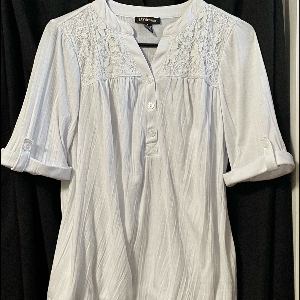 Ladies blouse in white